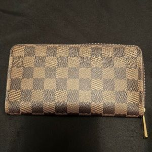 LV WALLET